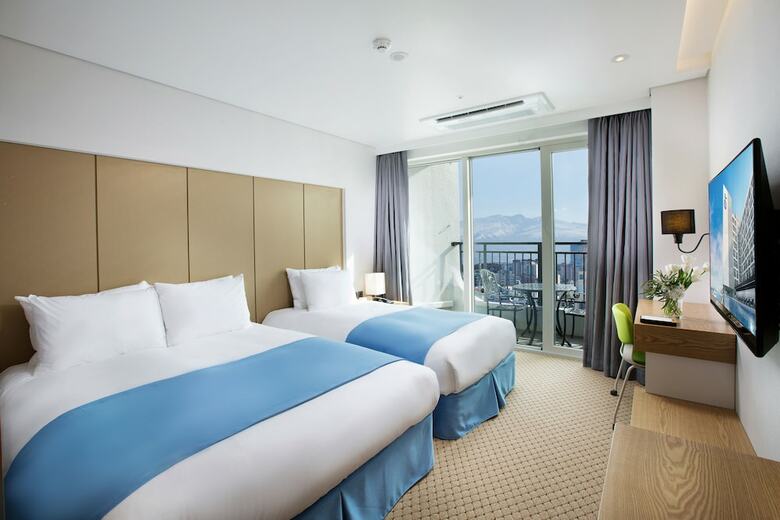 Whistle Lark Hotel