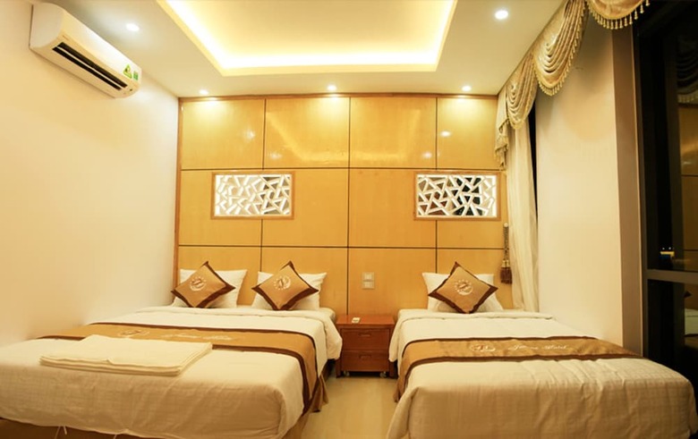Jeanne Hotel