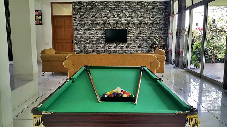 Villa Vila Bunga Merah Gelatik