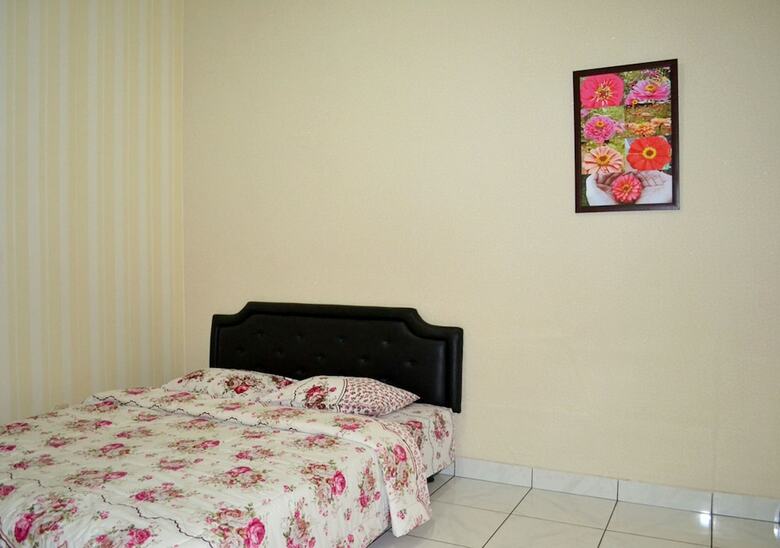 Villa Vila Bunga Merah Gelatik