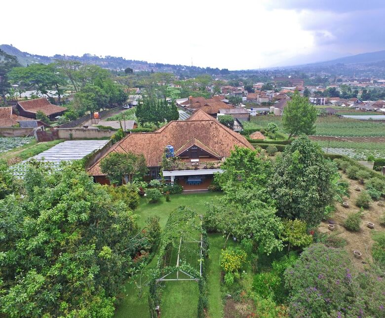 Villa Vila Bunga Merah Gelatik