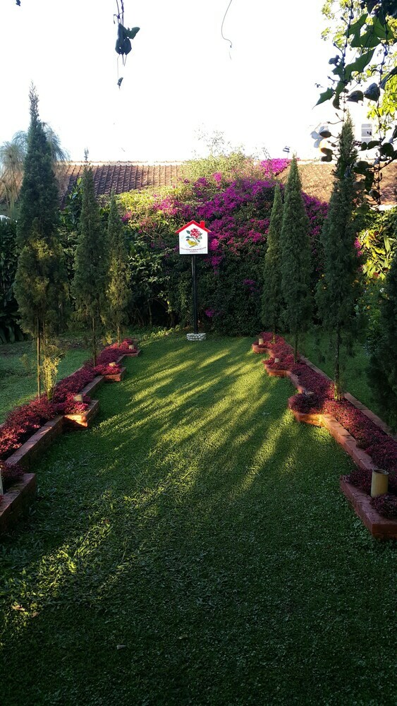 Villa Vila Bunga Merah Gelatik