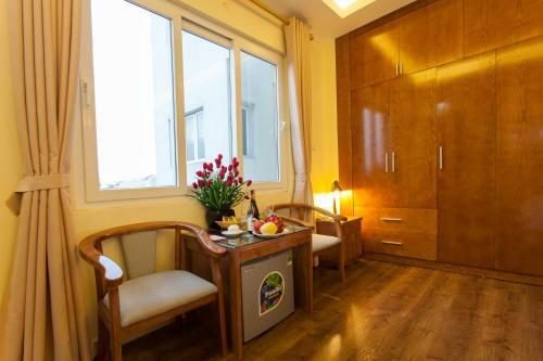 Queen Light Hotel