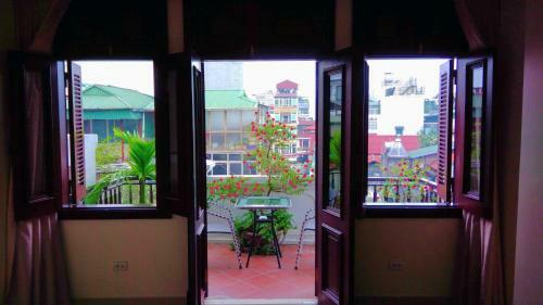 Queen Light Hotel