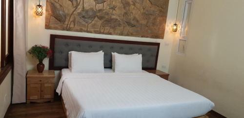 Queen Light Hotel