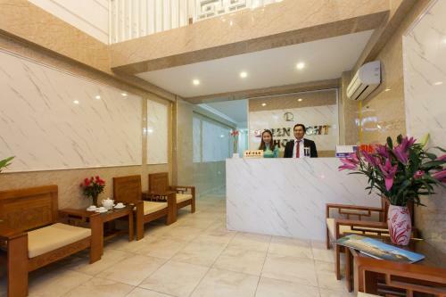 Queen Light Hotel