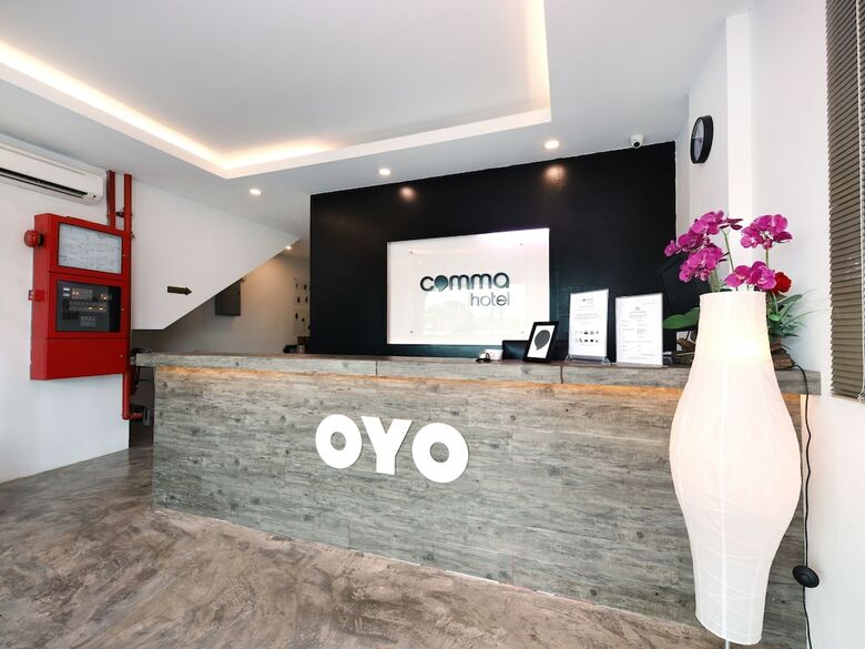 Oyo 758 Comma Hotel