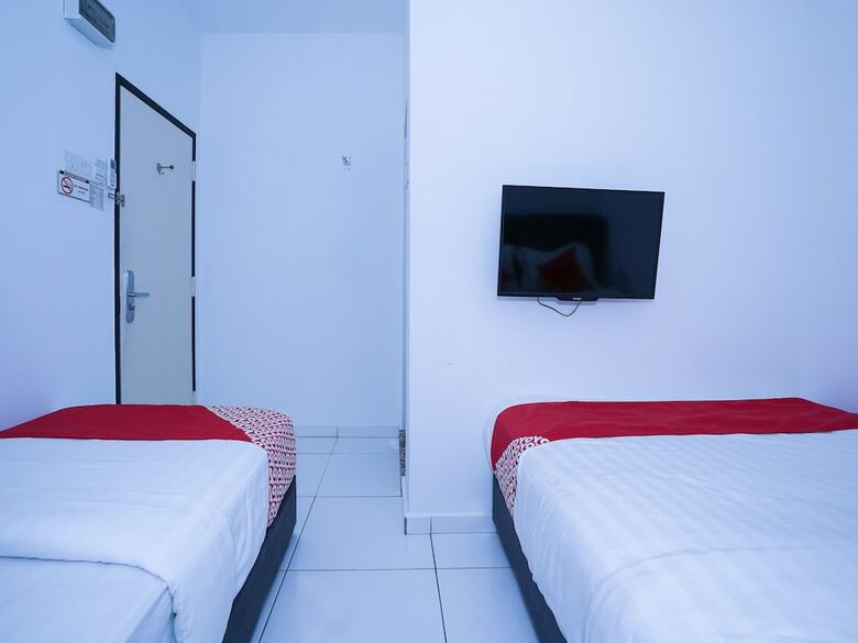 Oyo 758 Comma Hotel