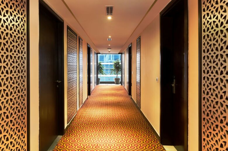 Hotel Golden Tulip Suites Gurgaon