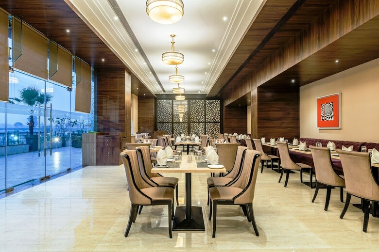 Hotel Golden Tulip Suites Gurgaon