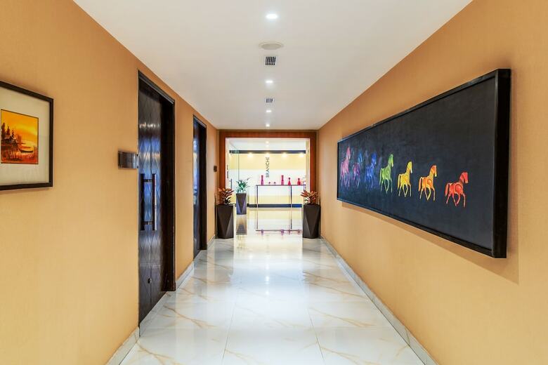Hotel Golden Tulip Suites Gurgaon