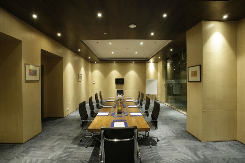 Hotel Golden Tulip Suites Gurgaon
