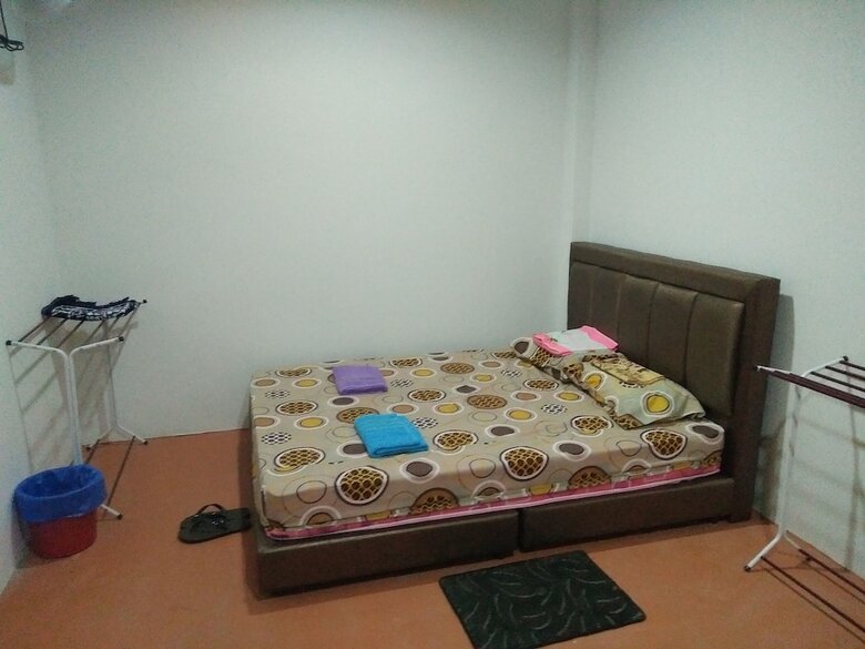 Hostal Diyana Budget Hotel