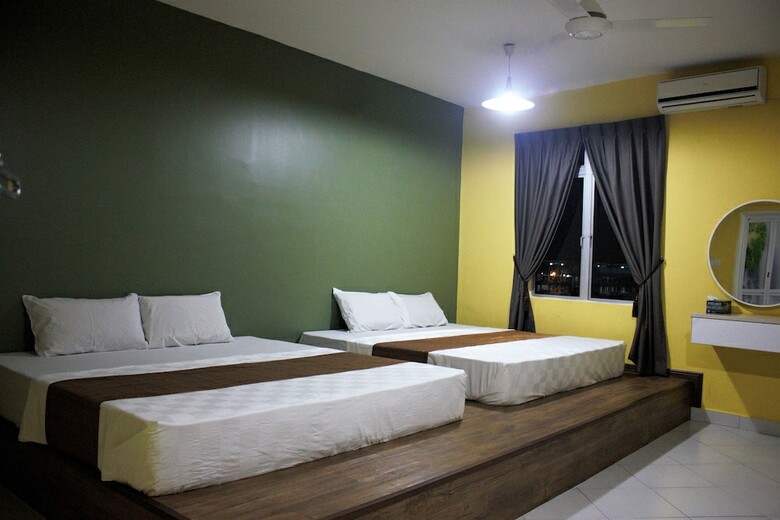 Aeon Tebrau Homestay & Hotel