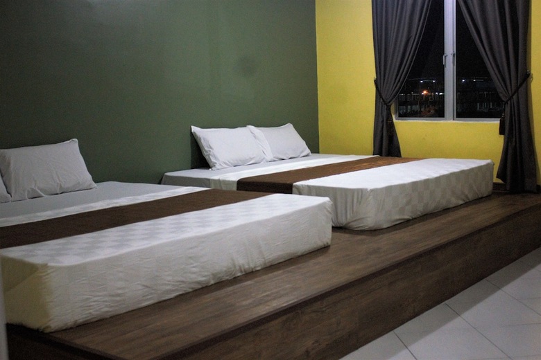 Aeon Tebrau Homestay & Hotel