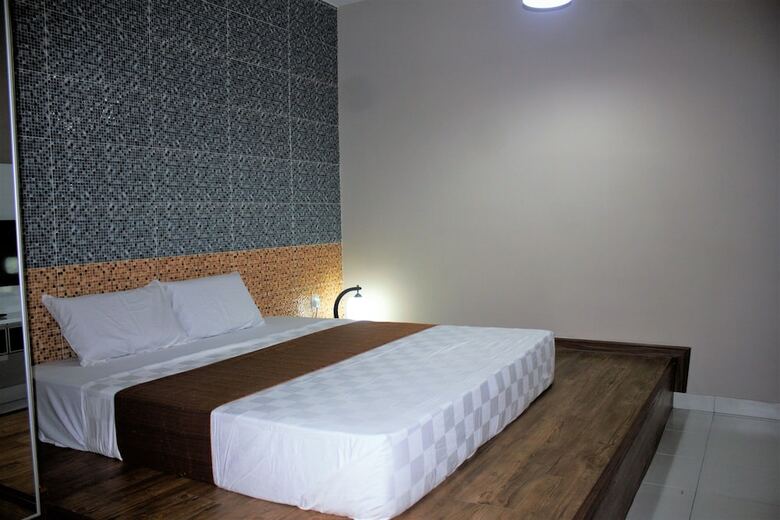 Aeon Tebrau Homestay & Hotel