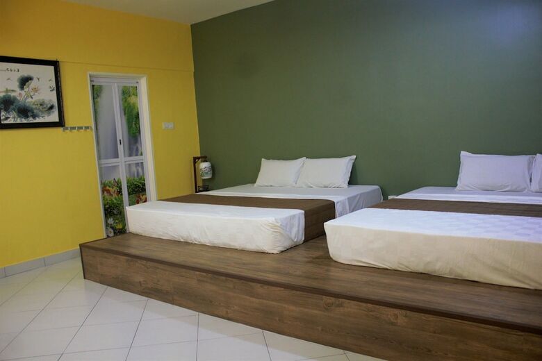 Aeon Tebrau Homestay & Hotel