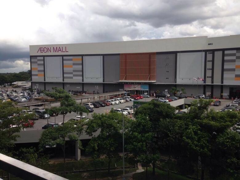 Aeon Tebrau Homestay & Hotel