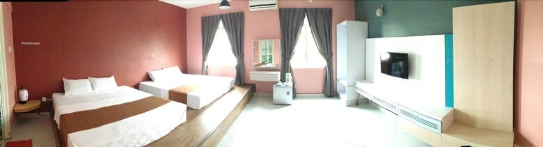 Aeon Tebrau Homestay & Hotel