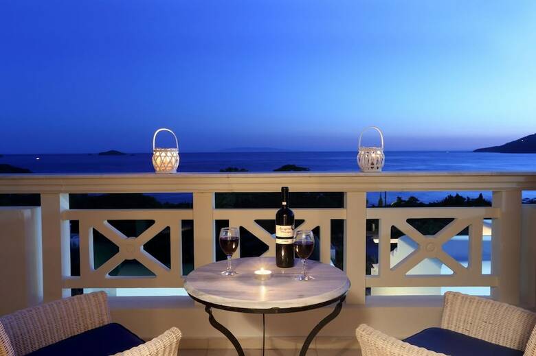 Aithra Apartments & Suites
