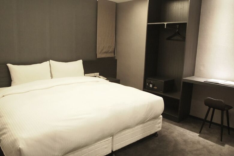 Fairytale Yisu Hot Spring Hotel