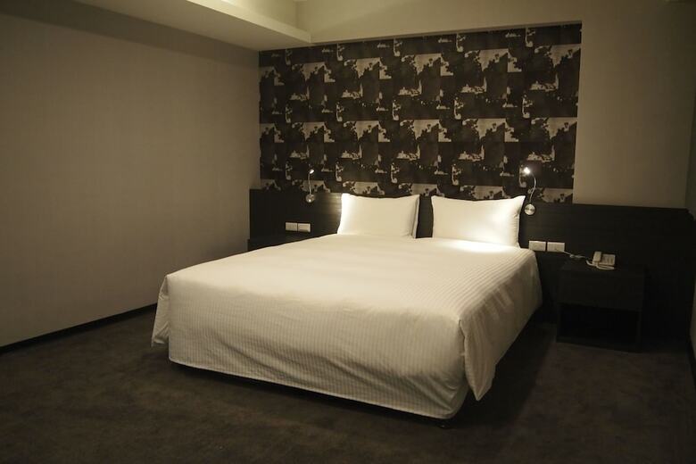Fairytale Yisu Hot Spring Hotel