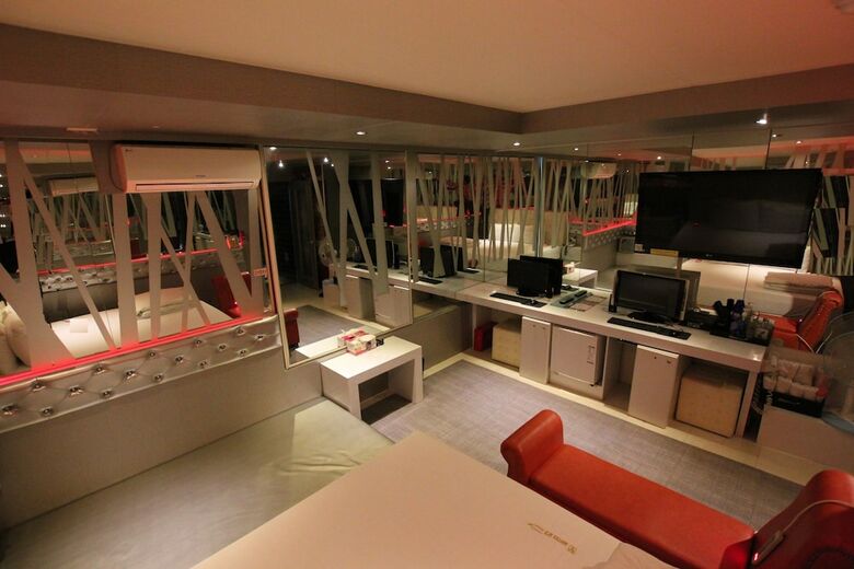 V1 Hotel