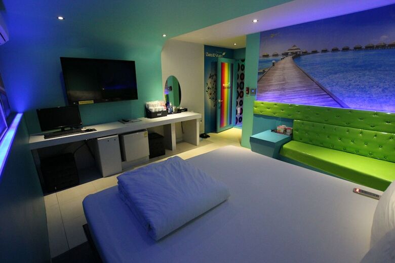 V1 Hotel