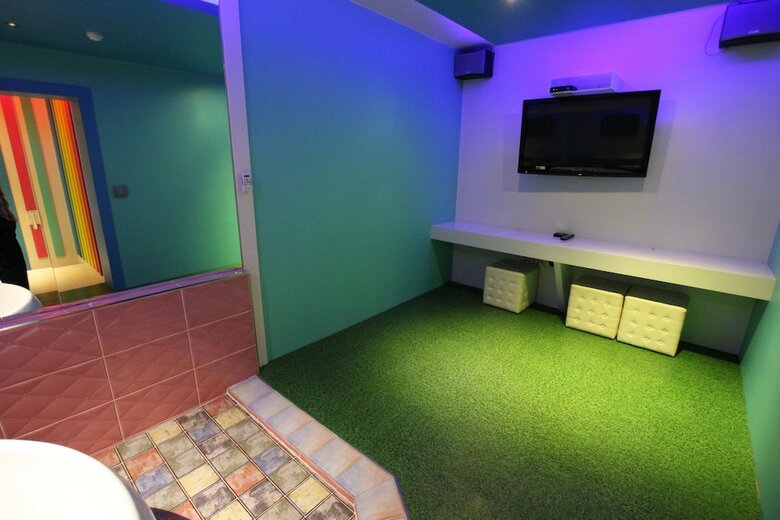 V1 Hotel
