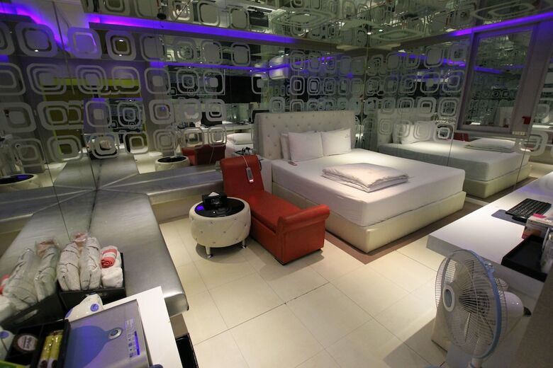 V1 Hotel