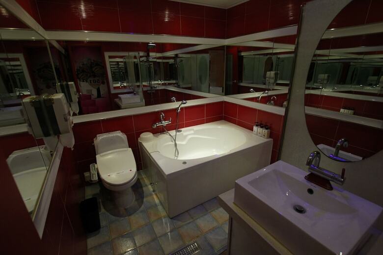 V1 Hotel