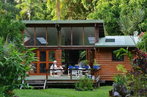 Cow Bay Homestay B&B