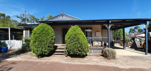 Pinjarra Caravan Park And Cabins