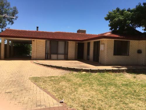 Pinjarra Caravan Park And Cabins