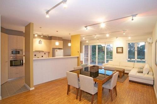 Hotel Broadbeach Inverloch Resort