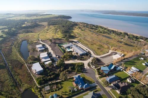 Hotel Broadbeach Inverloch Resort