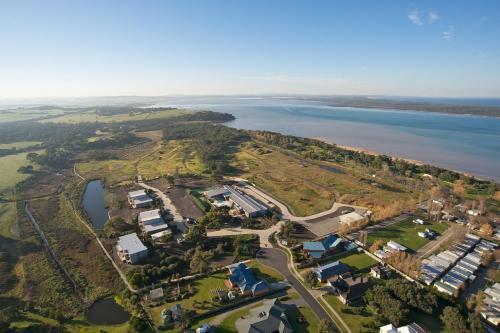 Hotel Broadbeach Inverloch Resort