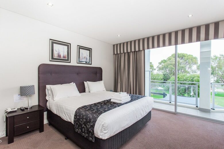 Spinnakers By Rockingham Apartments