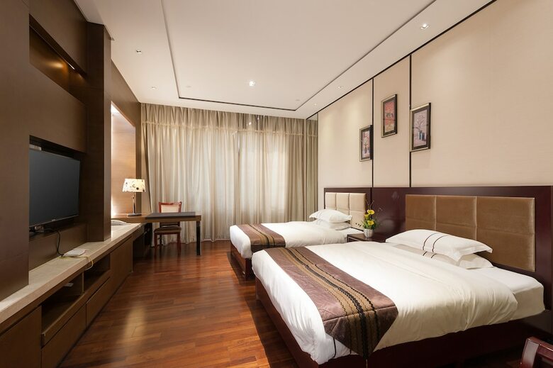 Yicheng Apartment Central Plaza