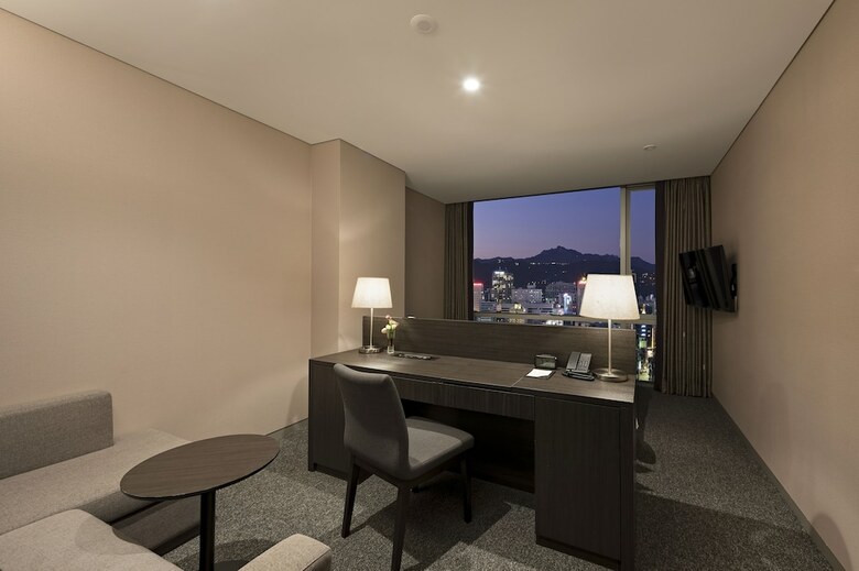 Nine Tree Premier Hotel Myeongdong 2