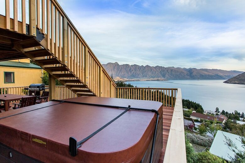 Sagittarius Dh Lake View Villa