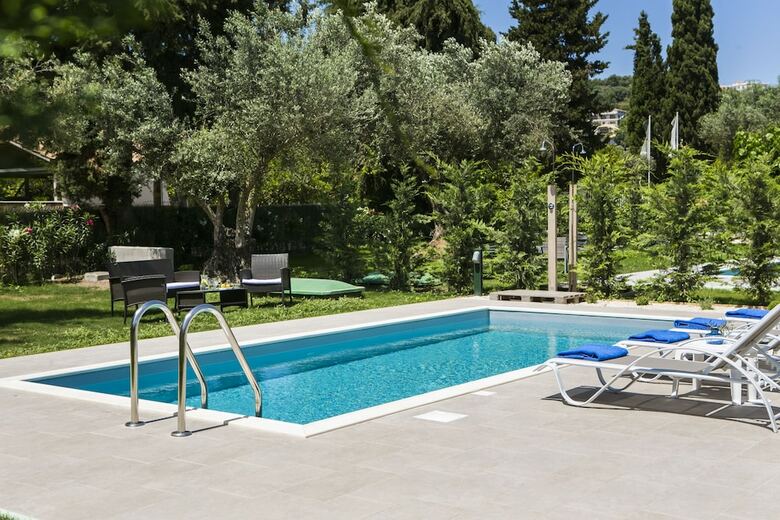 Apartamentos Cypress Garden Villas