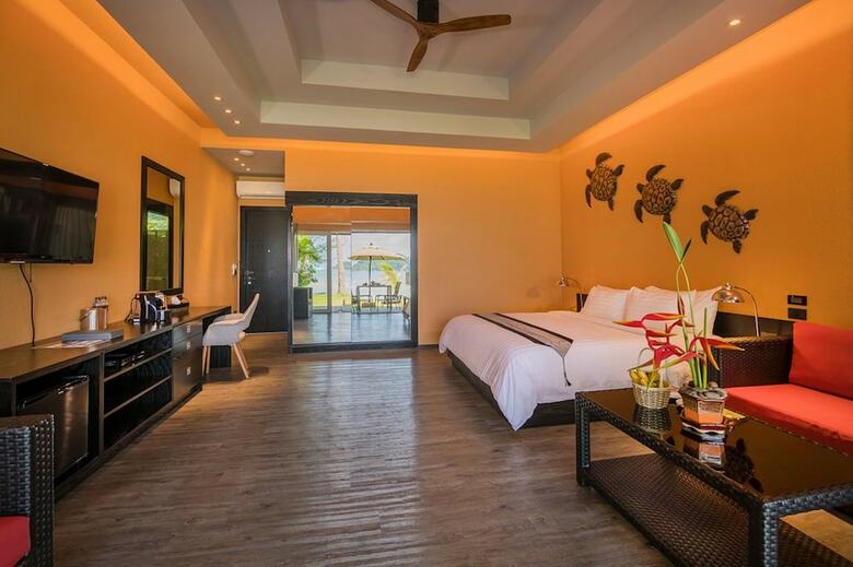 Hotel Peninsula Beach Resort