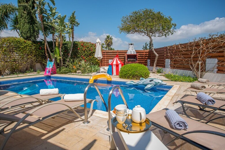 Yolanda Holiday Villa