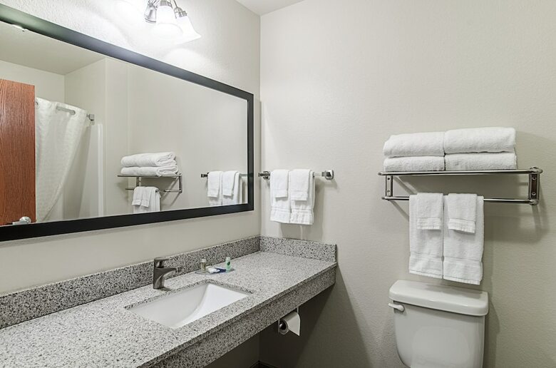 Hotel Cobblestone Inn & Suites - Guernsey