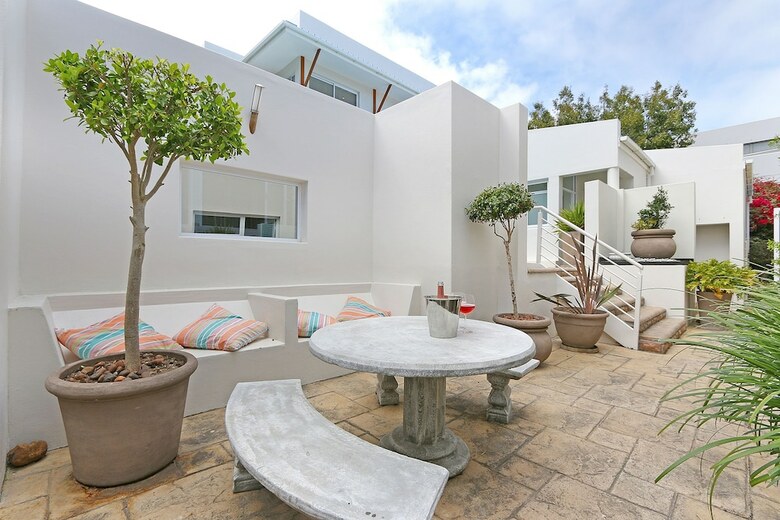 Saints Villa