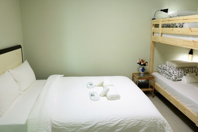 Hostal Korus Guesthouse - Hostel
