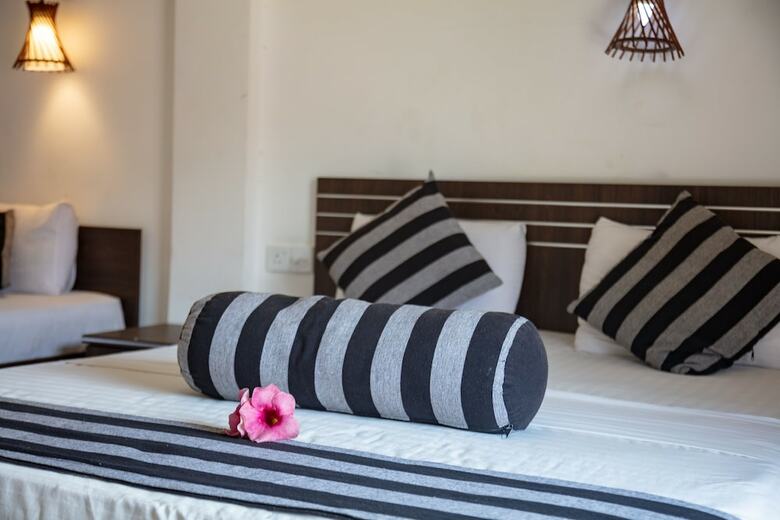 Hotel Shadow Inn Guest House Ella