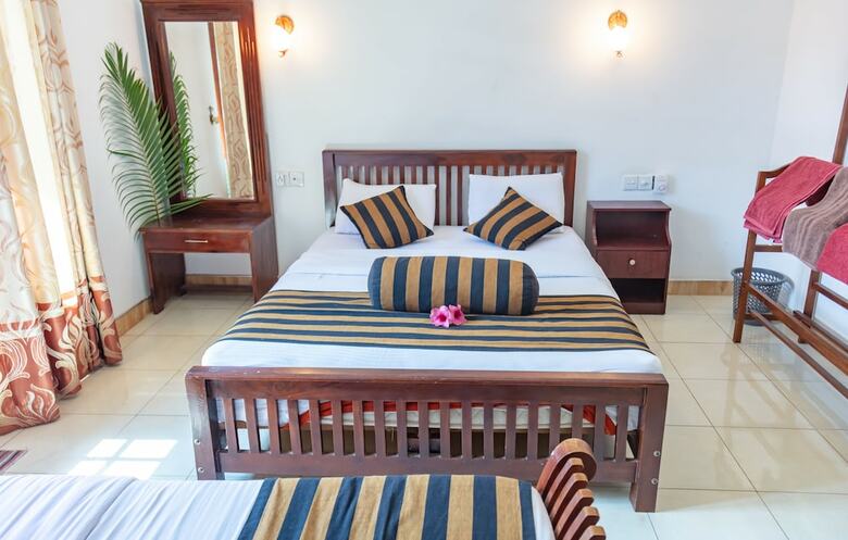 Hotel Shadow Inn Guest House Ella