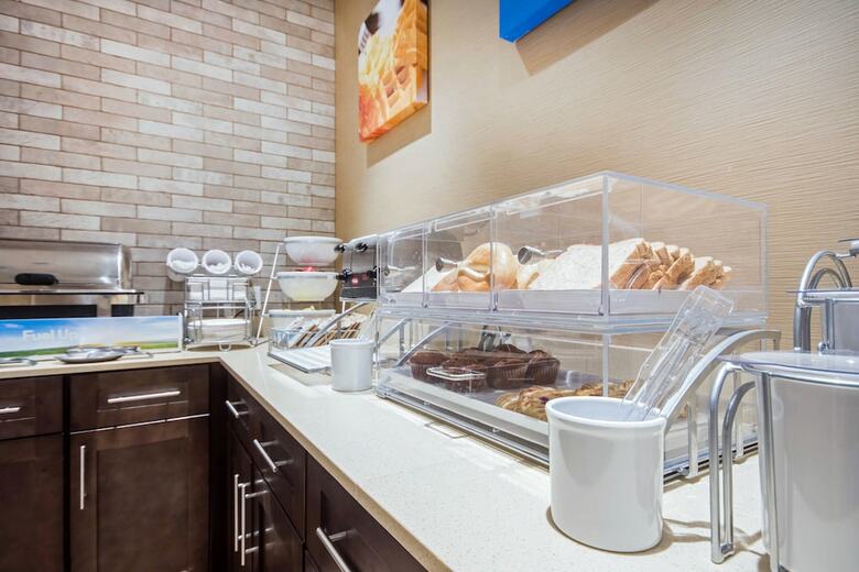 Hotel Comfort Inn & Suites
